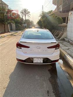 هیوندای ئەلەنترا